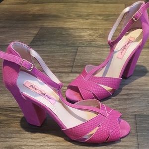 Betsey Johnson Nalaa T-strap Chunky Heels Sandals